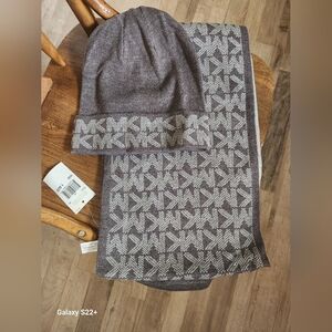 Toque & scarf set